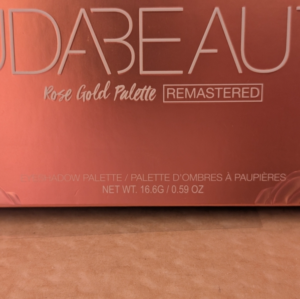 HUDA BEAUTY Rose Gold Palette Remastered - Pink and Gold Hues..New In Box - Picture 2 of 4